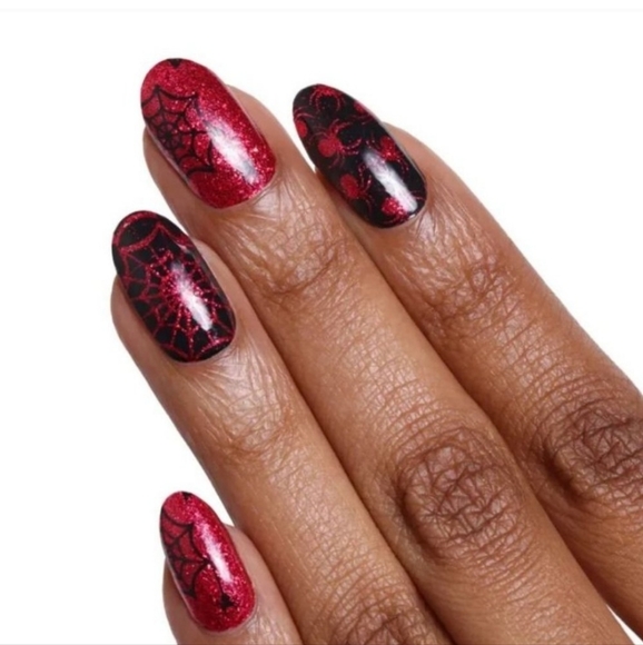 Color Street 100% Nail Polish Strips Set - Bugs n' Kisses - Picture 3 of 5